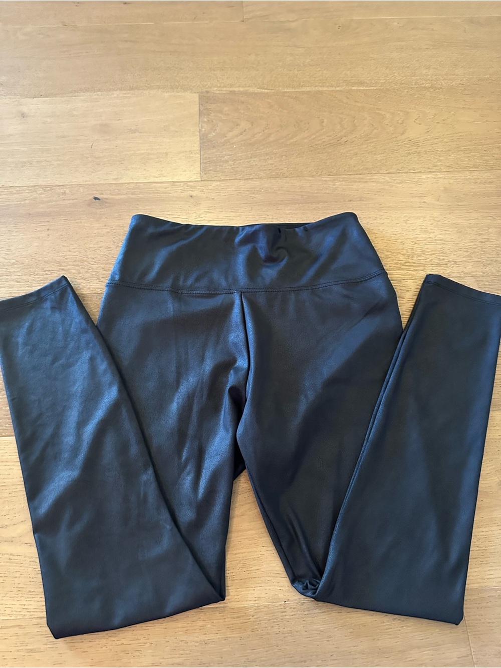 Simply Vera Vera Wang Black Faux Leather Leggings size medium